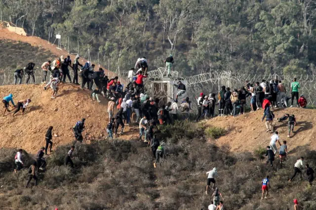 Spanish Report : Algerian Intelligence Behind Waves of Illegal Migration to Ceuta