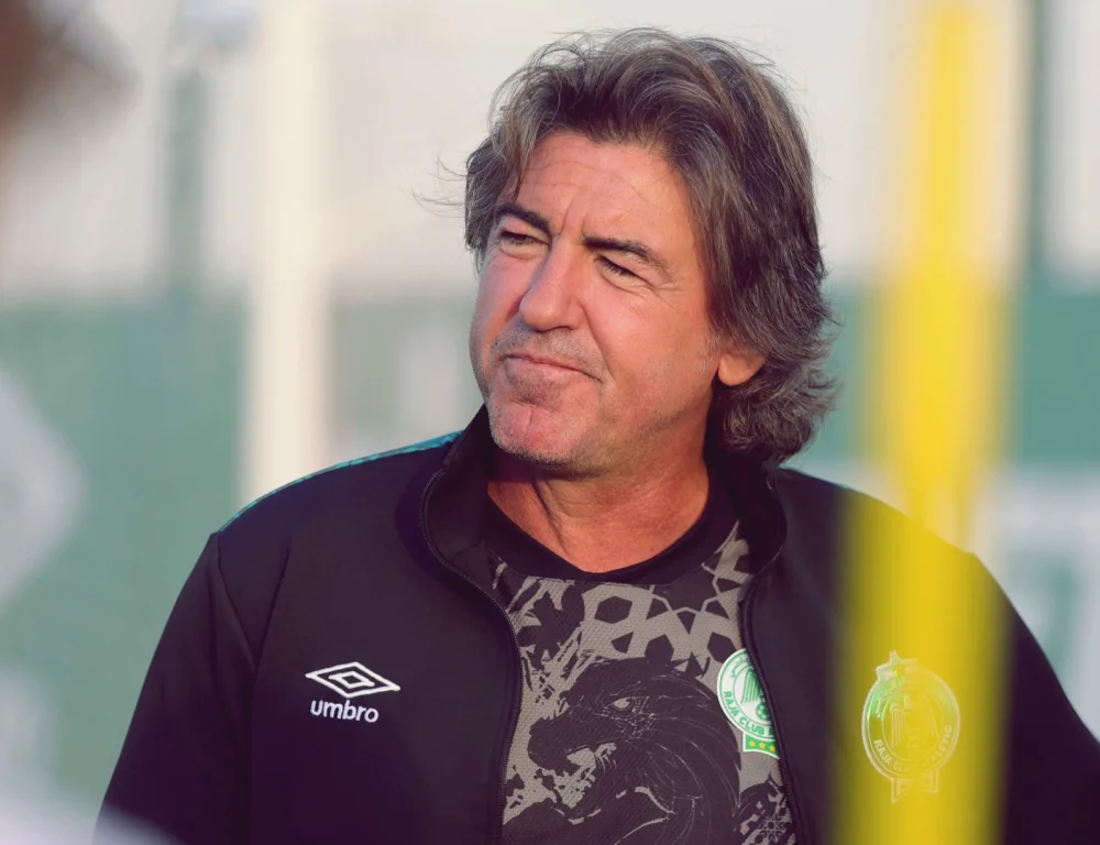 Raja Casablanca’s Board Likely to Part Ways with Coach Sapinto Amid Poor Performance